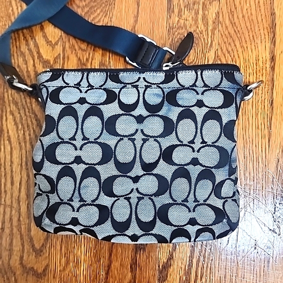 Coach crossbody - Picture 2 of 4